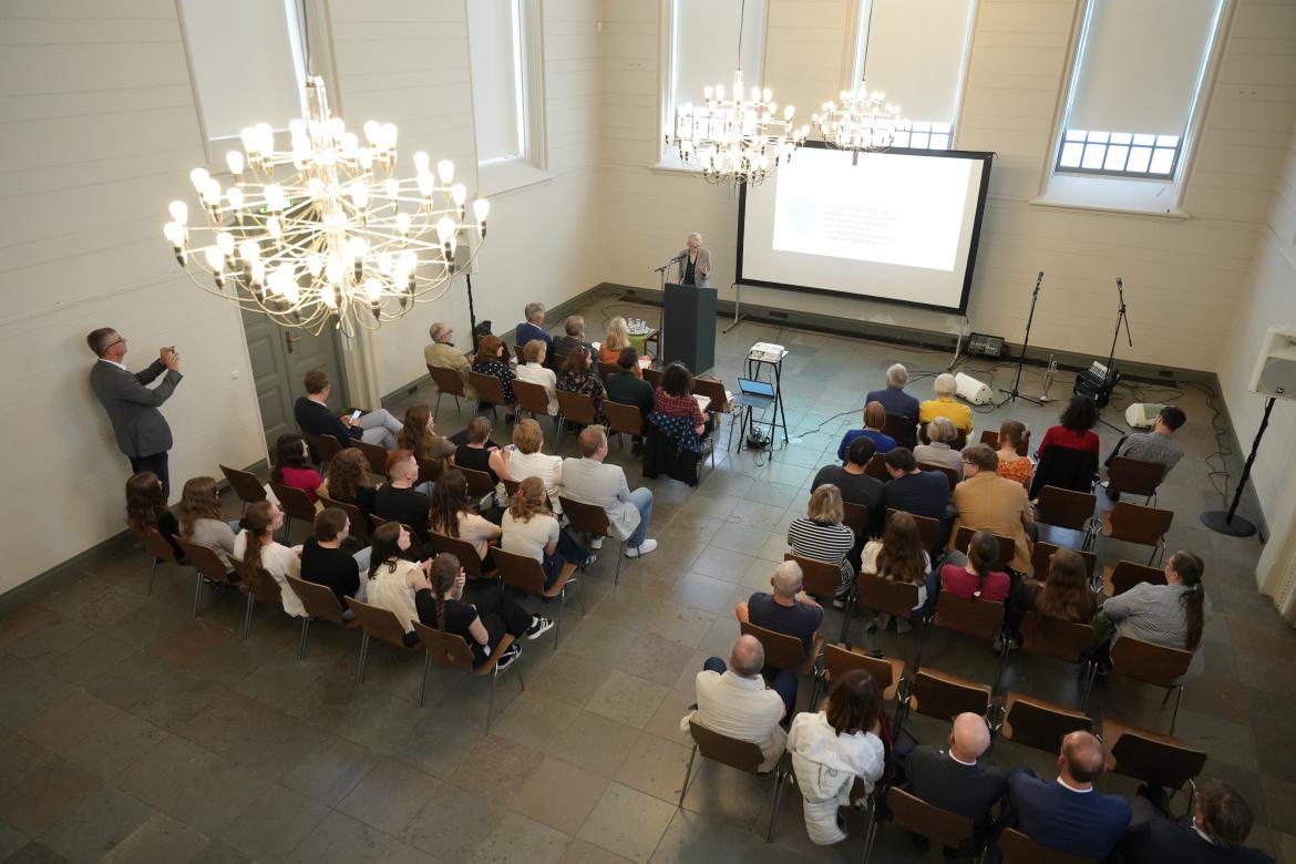 Der Saal des jüdischen Museums in Rendsburg während der Verleihung des Leo Trepp Schülerpreis 2025