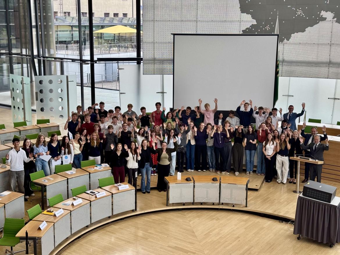 Leo Trepp Schülerpreis 2026 - alle Preistraeger*innen im Sächsischen Landtag bei der Preisverleihnung